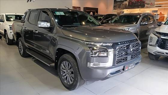 MITSUBISHI TRITON 2.4 BITURBO DIESEL CD HPE-S 4X4 AUTOMÁTICO MITSUBISHI TRITON 2.4 BITURBO DIESEL CD HPE-S 4X4 AUTOMÁTICO